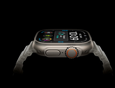 Apple Watch Ultra 4, lateral, caja de titanio, color plata, hora digital, datos de salud y forma física, Digital Crown naranja, botón lateral