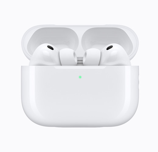 AirPods Pro 3 in een geopende witte oplaadcase