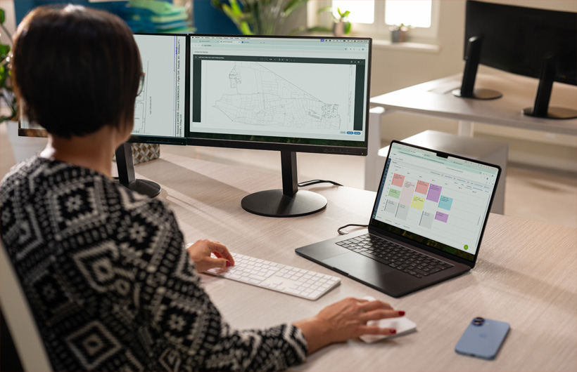 Mit dem Magic Trackpad können Teams Dokumente mit einfachen Gesten zoomen oder drehen.