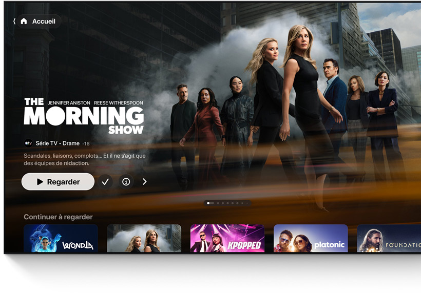 Un téléviseur à écran plat affichant l’interface de l’écran d’accueil de l’app Apple TV