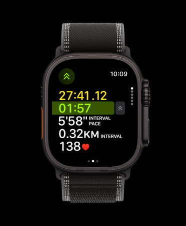 Apple Watch Ultra 3, μαύρο χρώμα, κάσα από τιτάνιο, το κουμπί Ενέργειας ενεργοποιεί το επόμενο μεσοδιάστημα στην Προπόνηση