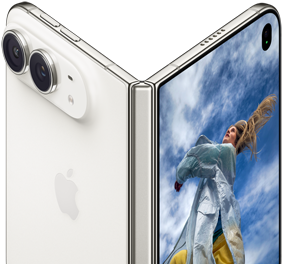 iPhone Duo, μερικώς ανοιχτό σαν βιβλίο με μηχανισμό στηρίγματος στο κέντρο, το εξωτερικό πίσω πλαίσιο στα αριστερά έχει το λογότυπο της Apple και διπλή κάμερα, η εξωτερική οθόνη στα δεξιά δείχνει ένα πορτρέτο ενός ατόμου με ξανθά μαλλιά