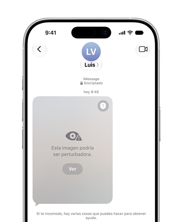 Un iPhone muestra la funcionalidad Seguridad en la Comunicación que avisa al usuario sobre un posible contenido sensible que se está viendo en una Cuenta para Menores.