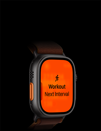 Apple Watch Ultra 4, титановий корпус чорного кольору, тренування з бігу, наступний інтервал, лівий бік корпусу, помаранчева кнопка дії, браслет Alpine