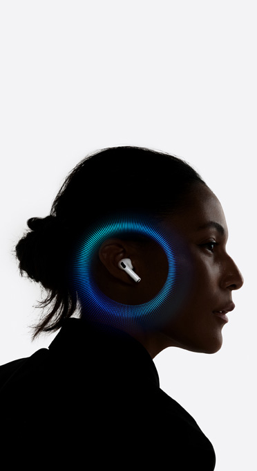 Una persona lleva unos AirPods Pro 3, se ven unas ondas sonoras alrededor de la oreja