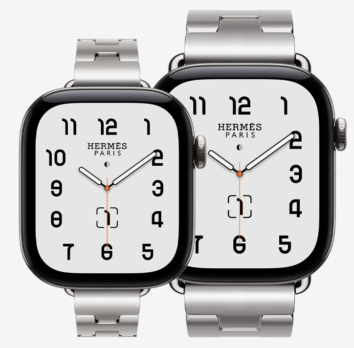 Dos modelos de Apple Watch Hermès Series 12, uno con caja de 42 mm y otro con caja de 46 mm, carátula analógica clásica (agujas de hora, minuto y segundo, complicaciones: fase lunar, fecha), caja de titanio, color plata, el de 42 mm viene con una correa Grand H Fin, color Satiné, el de 46 mm viene con una correa Grand H, color Satiné