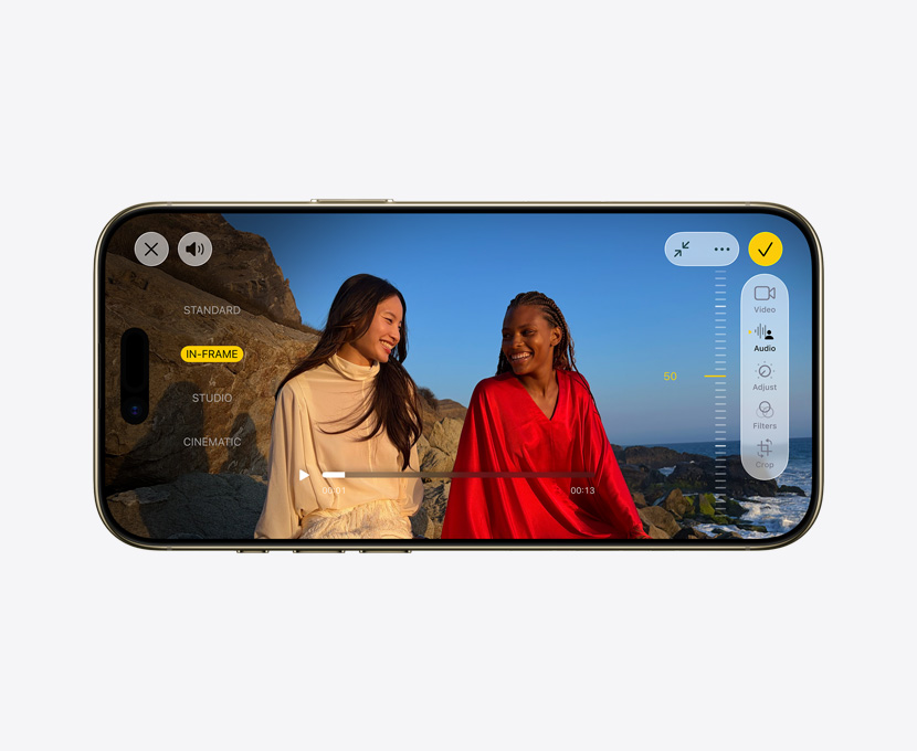 iPhone Air, face avant, vidéo pro avec fonctionnalité Mix audio en cours d’utilisation