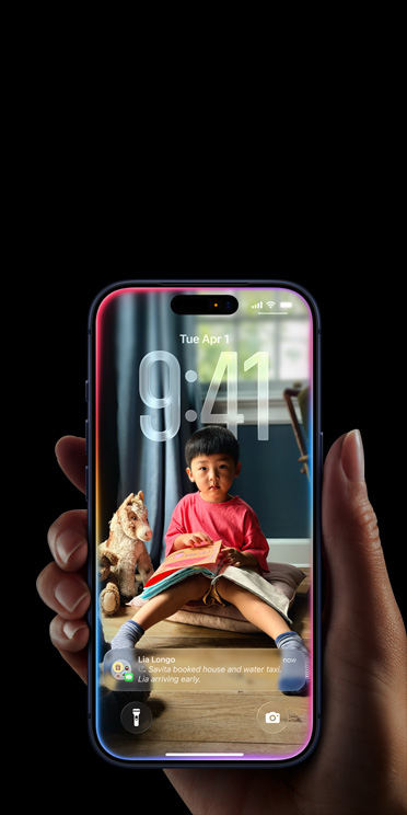 Дисплей на iPhone, пълноразмерен екран с iOS 26 Liquid Glass.