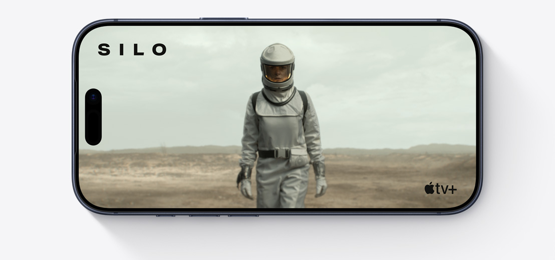 iPhone преден екстериор, хоризонтален, Apple TV клип с човек в костюм на астронавт, Silo