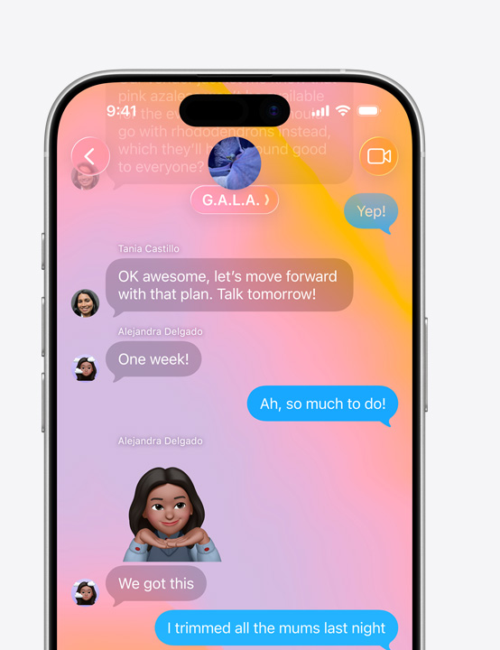 Екран на iPhone със Съобщения с Liquid Glass дизайн