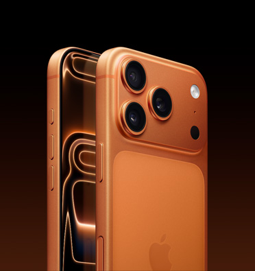 iPhone 17 Pro в цвят космическо оранжево, показва частично екрана и бутон Действие, бутон за сила на звука и страничен бутон. Заден екстериор с про системата камери горе вляво.