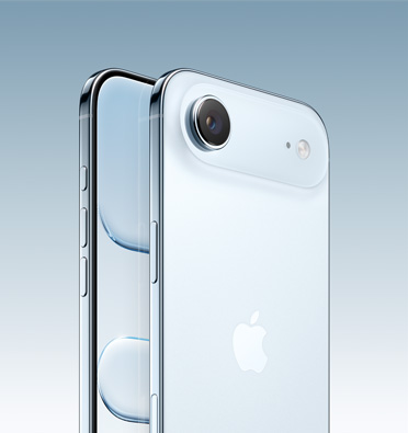 iPhone Air в небесносиньо, показва частично екрана и бутон Действие, бутон за сила на звука и страничен бутон. Заден екстериор с авангардната двойна про системата камери горе вляво.
